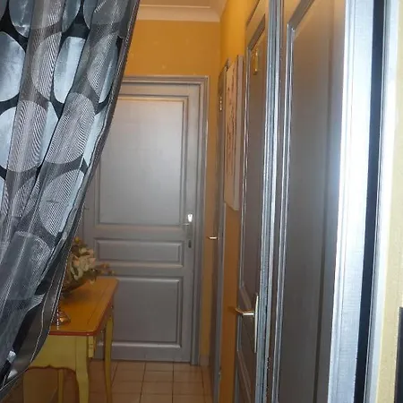 Nocleg ze śniadaniem Les Mesanges 3*